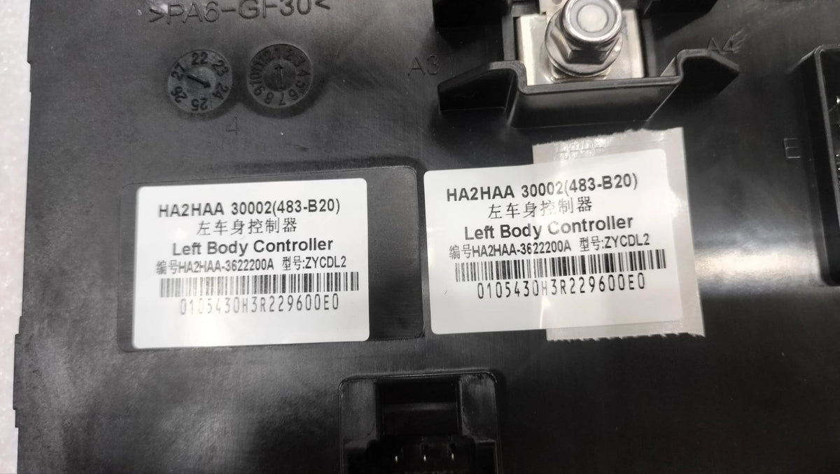 Karosseriesteuergerät (links) für BYD Qin PLUS DM-i, OE 15631727-00, HA2HAA-3622200A - EVParto (weitere Ansichten)