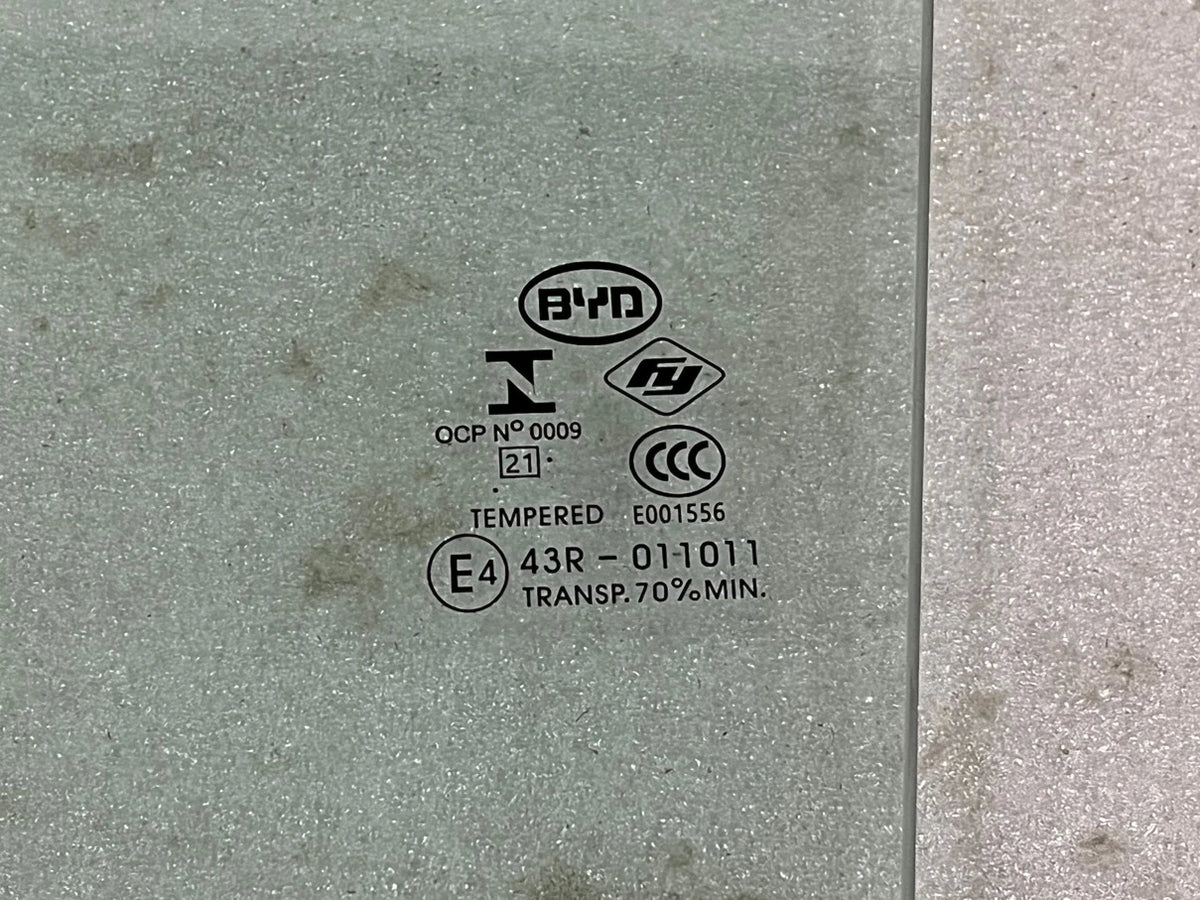 Türscheibe hinten (links) für BYD Yuan PLUS, OE 13167813-00, SC2E-6203100 - EVParto (weitere Ansichten)